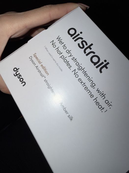 Dyson Airstrait