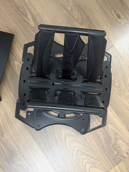 Кронштейн с полкой подставкой