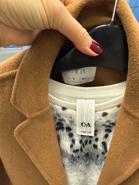 vand palton fetita Zara +bluza masura 134 in stare foarte buna