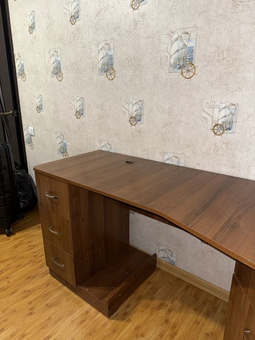 Продам компьютерный стол