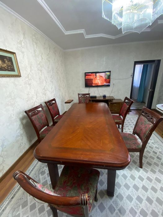 СРОЧНА ПРОДАМ Стол со стульями.