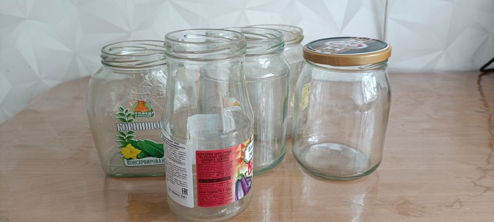 Банки до 1 л ,  кастрюля на 0.5л