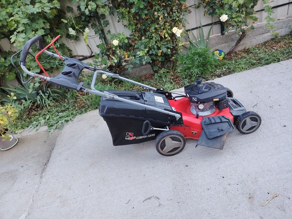 Cositoare gazon 4 timpi cu autopropulsie