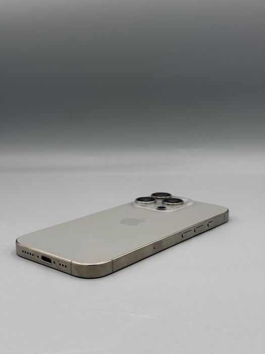 iPhone 15 Pro / 128 GB / Baterie 92% / 372 cicluri / Natural Titanium / Impecabil / Garantie un an / Stare buna