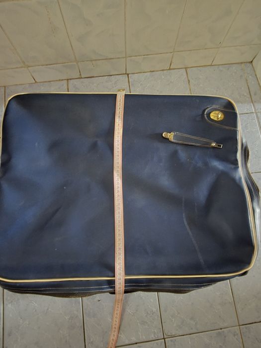 Чемодан дорожный