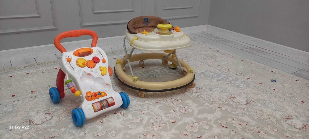 Стульчик для кормление и хлдунки