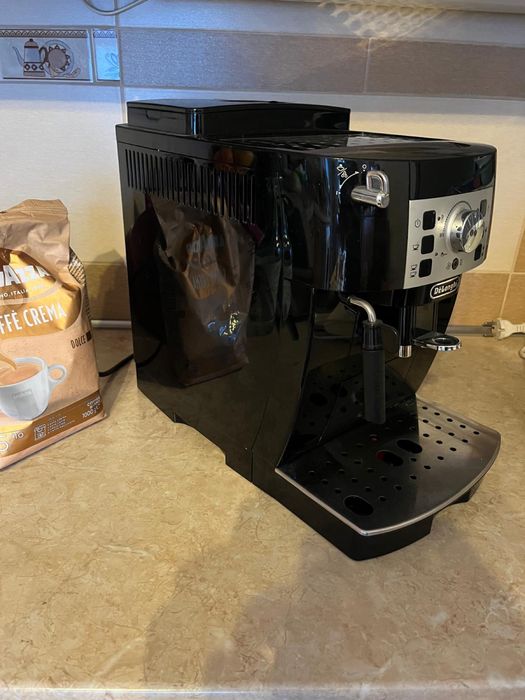 Delonghi masina cafea automata