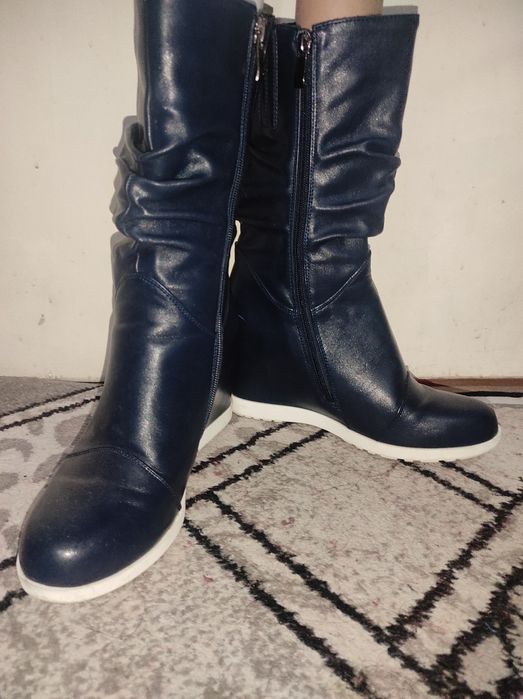 Дамски чизми/ и боти на платформа