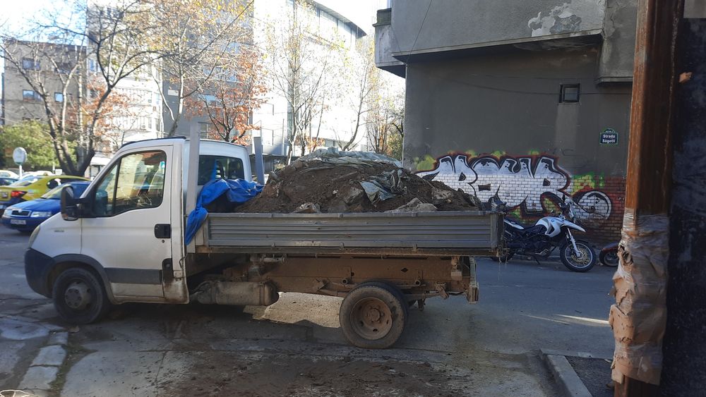 Inchiriez bobcatNisip pietriș balast pământ moloz bobcat miniexcavato