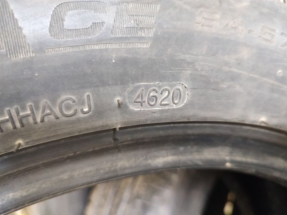 205/60R16; 235/50R18; 245/50R18; 235/50R19