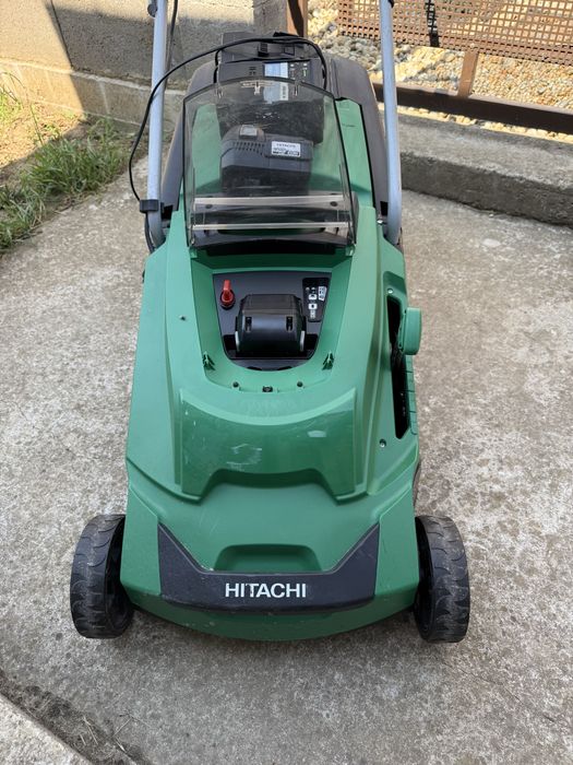 Masina de tuns gazon HITACHI