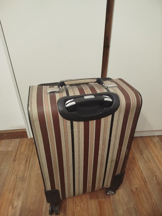 Продаётся чемодан б/у