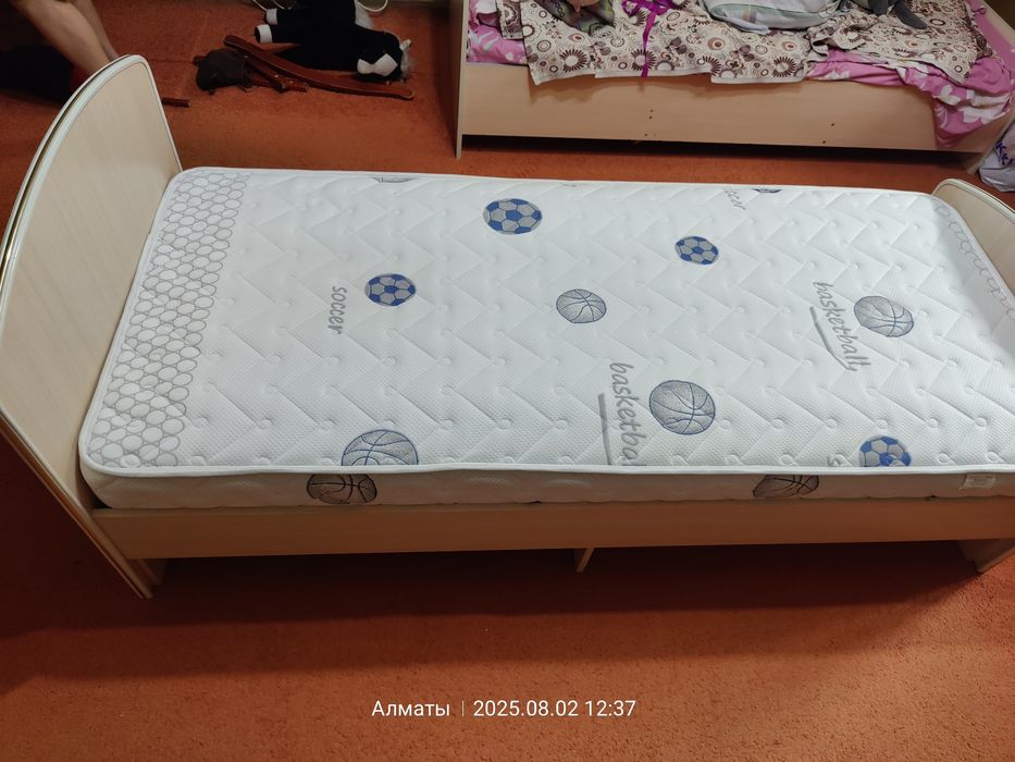 Кровать, матрас и наматрасник