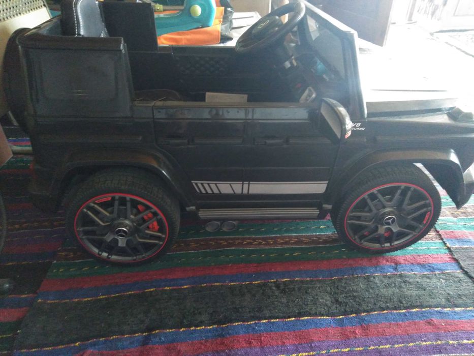 Детски акумулаторен джип Mercedes G63 AMG 12V черен с меки гуми