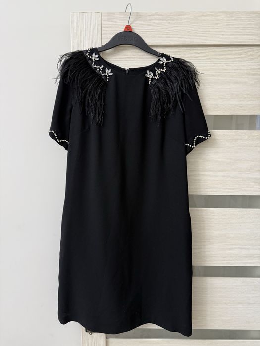 Чёрное платье с короткими рукавами