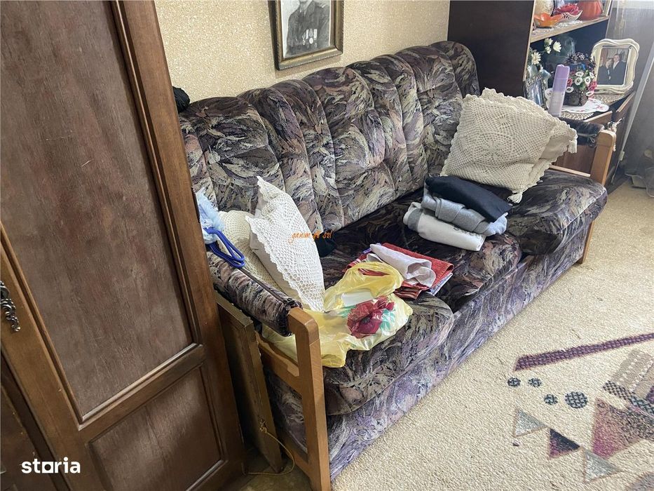 Apartament 3 camere , zona Scoala nr 10 , et 78 , decomandat , liber