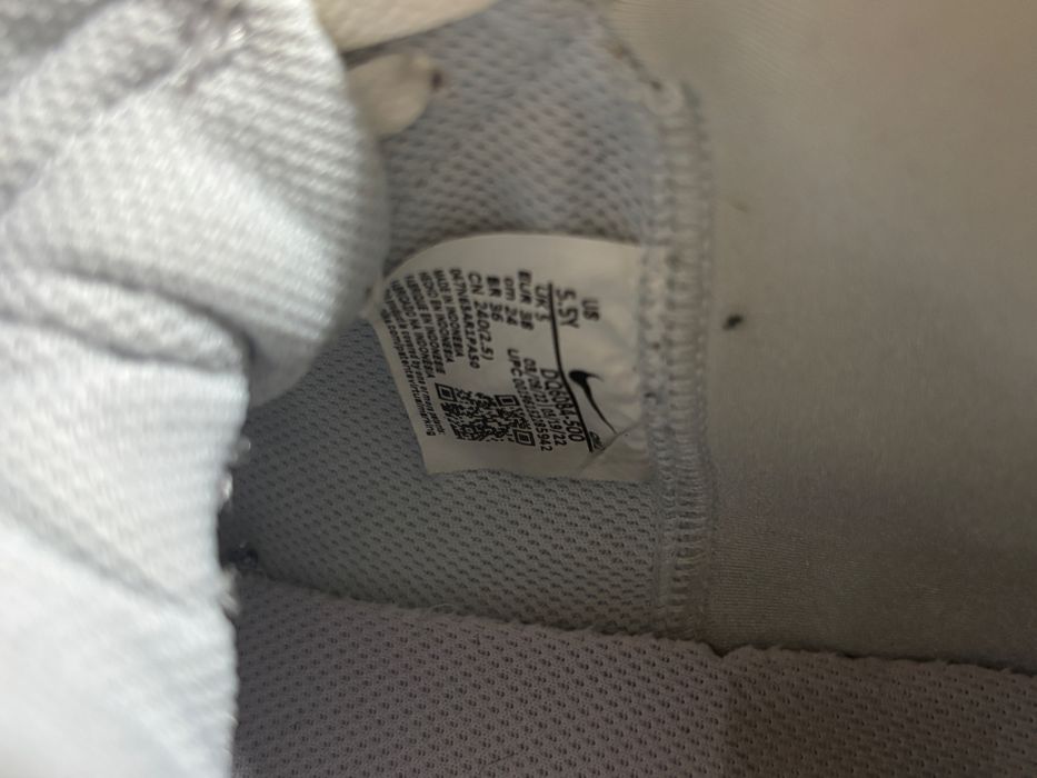 Vand adidasi nike