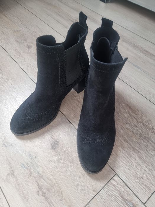 Botine din piele naturala intoarsa , marimea 37