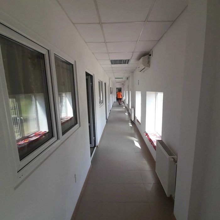 Hală industrială de 2.250 mp, pentru industrie sau agricultură, situată pe un teren de 30.000 mp.
