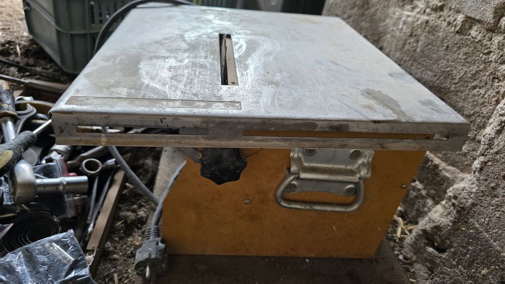 Циркуляр за рязане на дърва FTM 180c става и за плочки