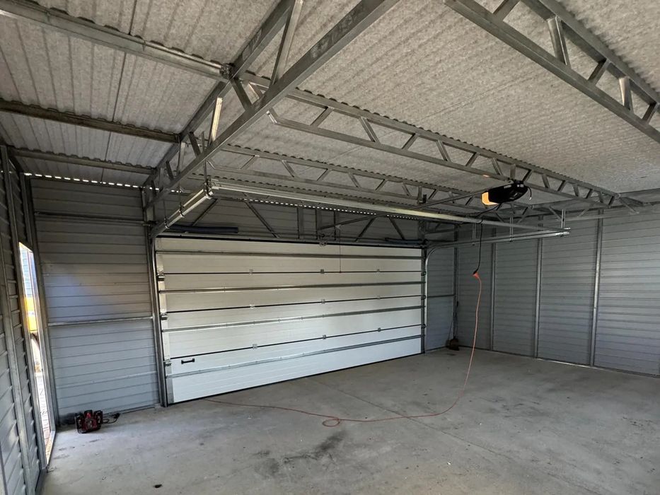 Garaje auto moderne pe structura metalica si panouri sandwich 6 x 4m