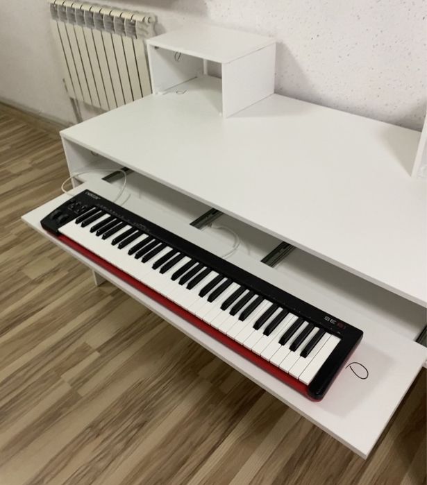 Компьютерный стол для студии срочно