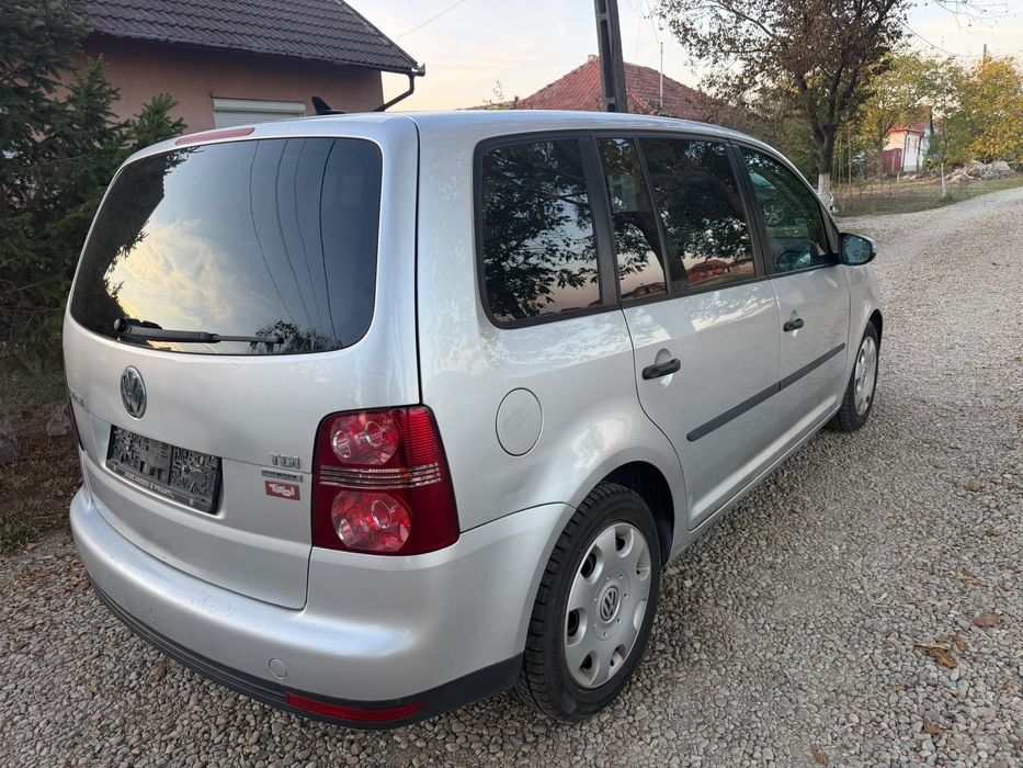 VOLKSWAGEN Touran 2010 — imagine 5