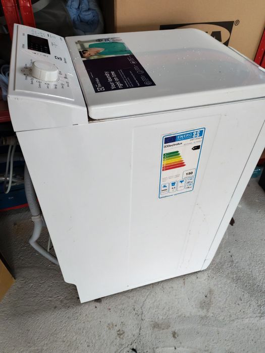 Пералня с горно зареждане Electrolux