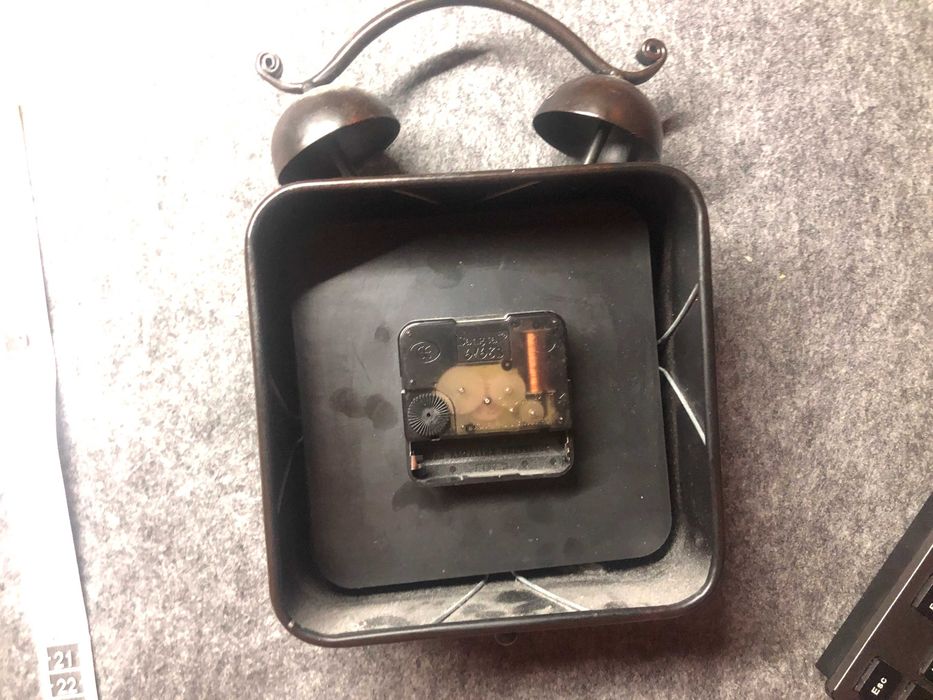 Ceas din Metal pentru locuinta