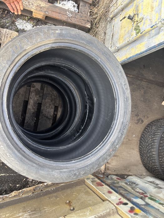 Продам комплект шин 275/40 R20
