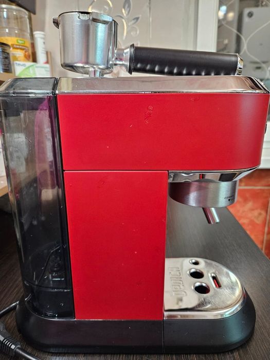 Кофемашина Delonghi Dedica EC685