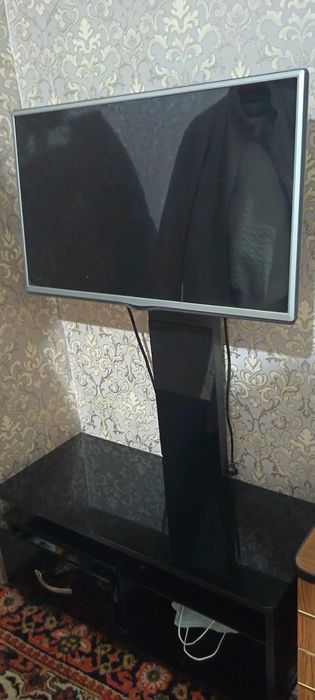 Телевизор LG 32 с подставкой