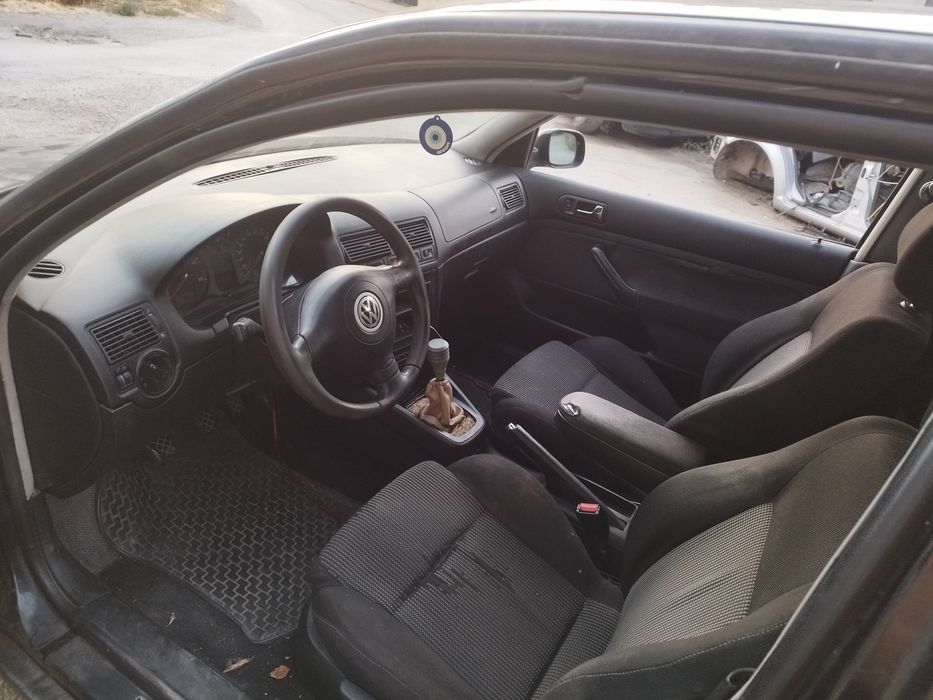 Продавам голф 4 1.9 116 6 скорости на части