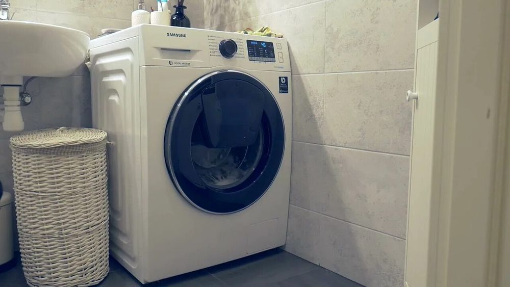 СТИРАЛЬНАЯ машина 7КГ полностью рабочая чистая /подключена,проверите.