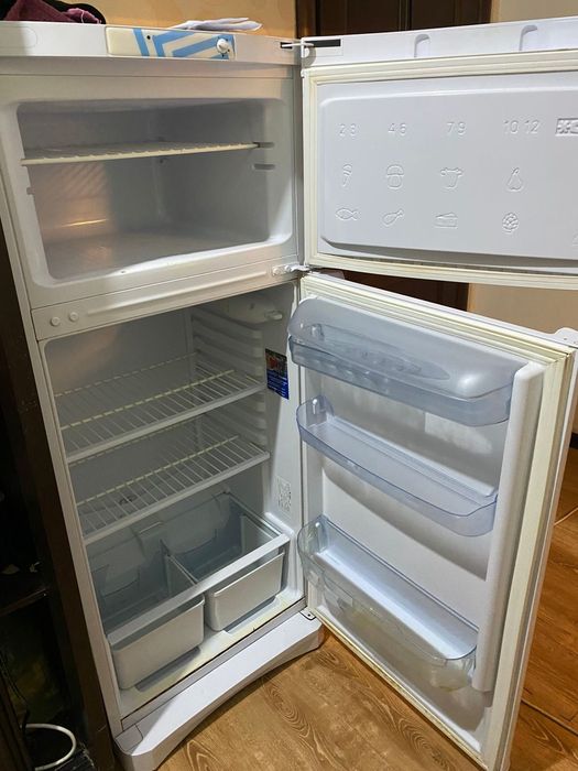 Холодильник indesit