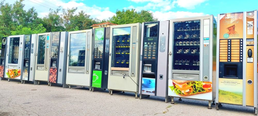 Вендинг машина за кафе/ храни и напитки / Zanussi / Зануси