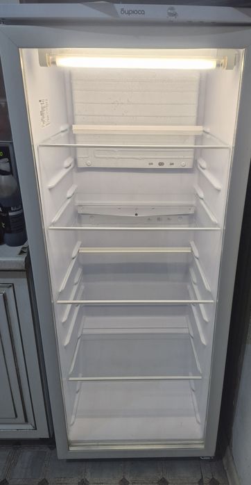 Продам витринный холодильник бирюса
