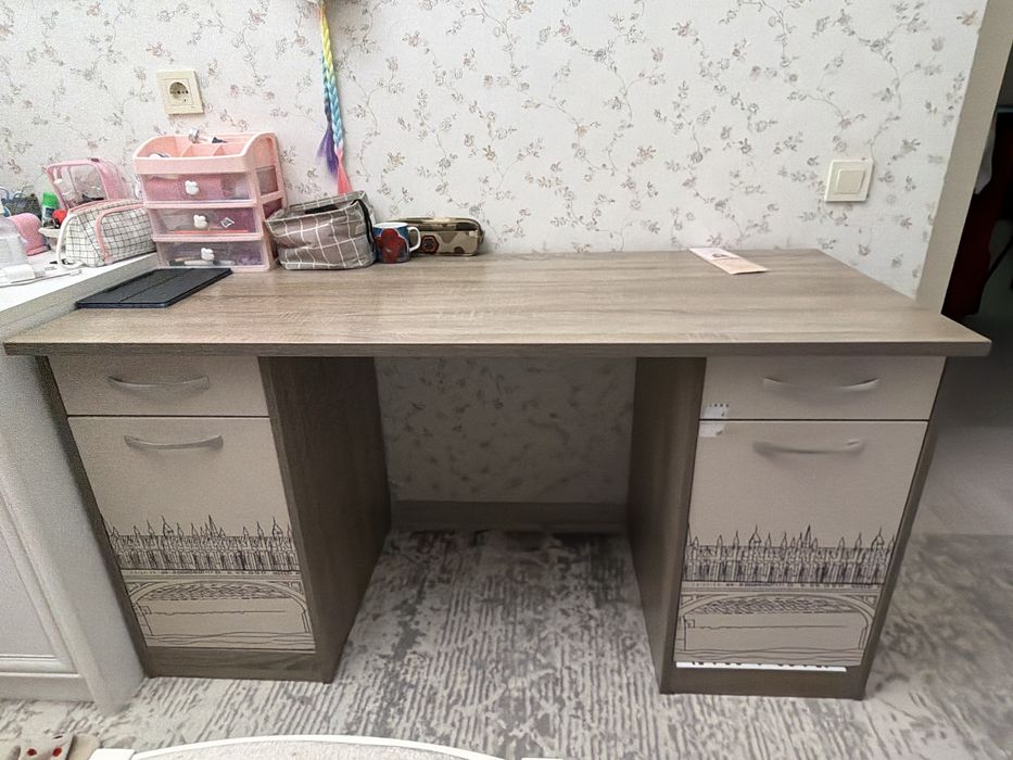 Мебель б/у +парта ,