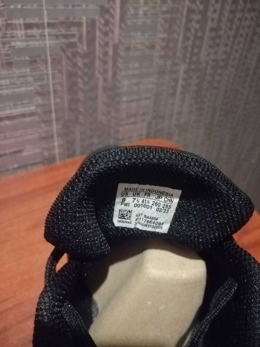 Кроссовки адидас