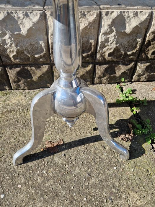 Чудесна антикварна градинска алуминиева маса