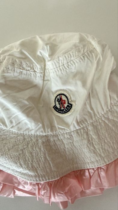 Бебешка шапка Moncler