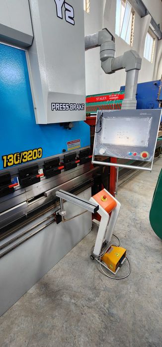 Гибочный станок 130тонн 3200мм. Чпу DELEM новый