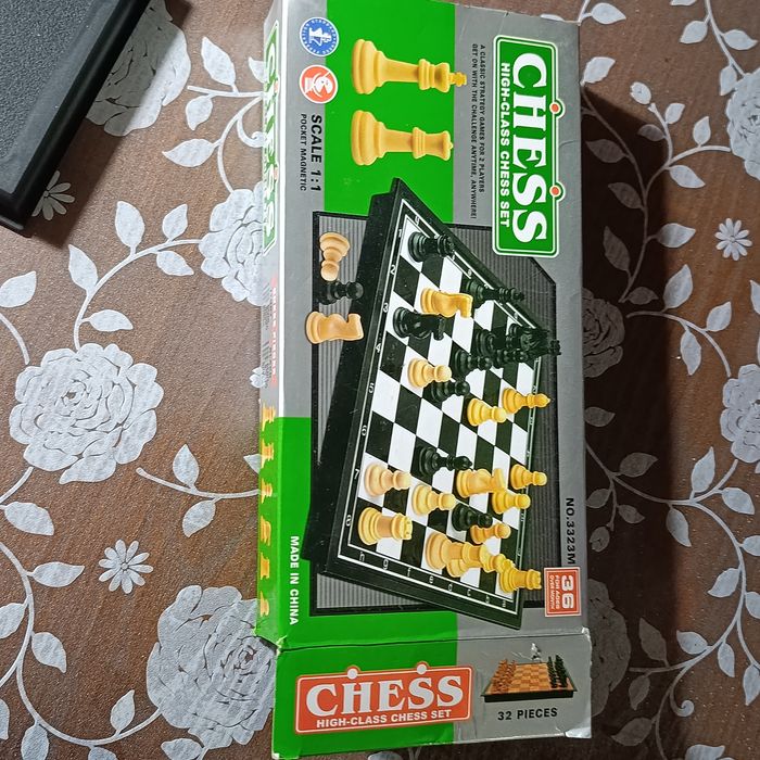 Настольные шахматы