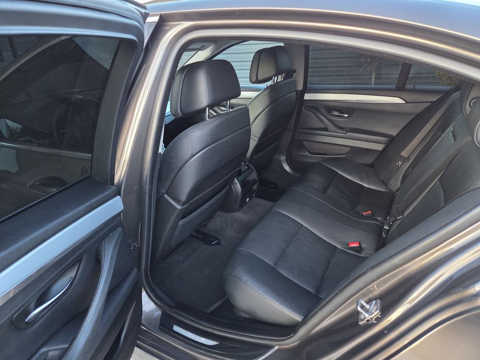 BMW F10 / Seria 520 Diesel  / Trapa / Xenon  / Scaune  Confort