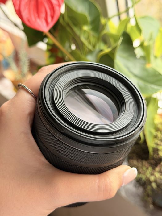 Обектив Canon RF 85 mm f2 MACRO