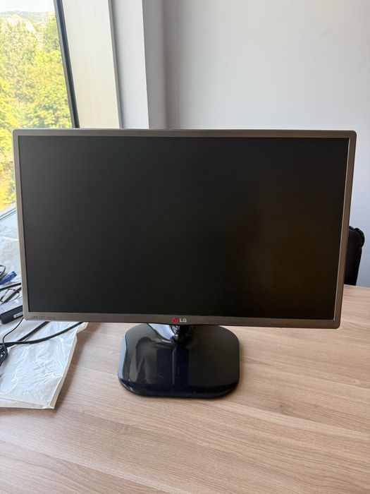 Монитор LG 24 дюйма