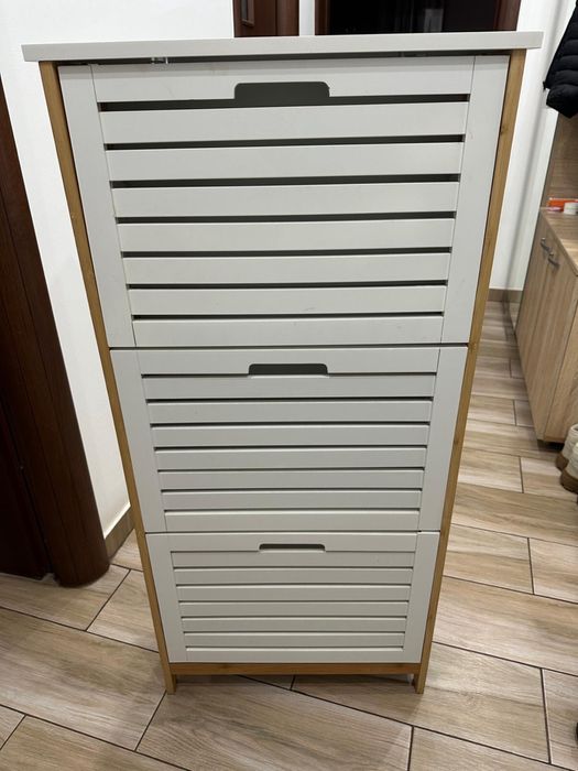 Pantofar hol de lemn