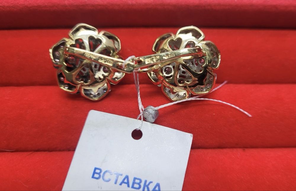 Серьги с бриллиантами 750 пробы.