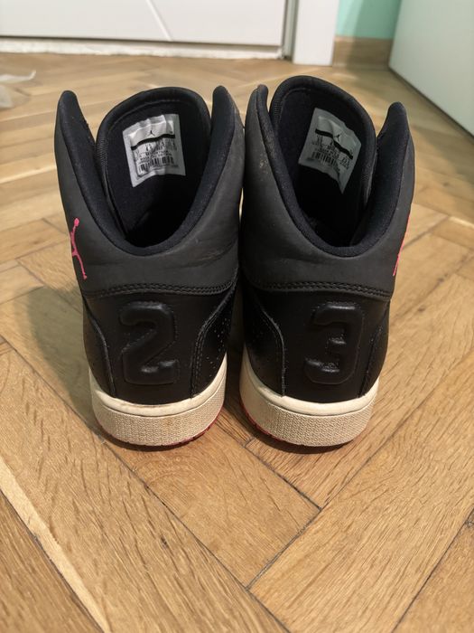 Продавам оригинални кожени кецове на Jordan