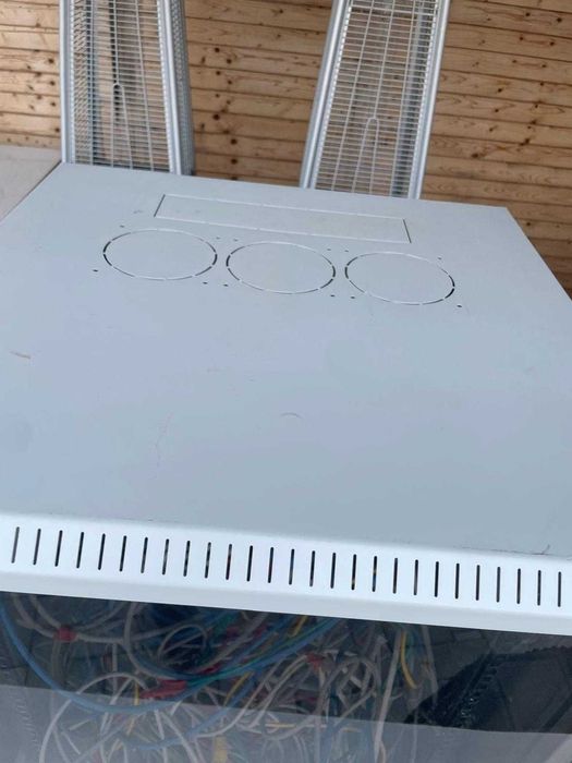 Dulap Rack Schrack 19” 12U cu ușă de sticlă – stare foarte bună